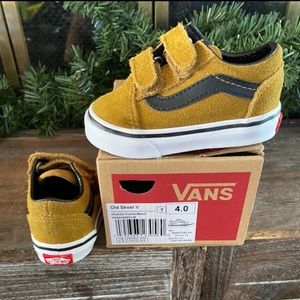 Infant/toddler shoes (hard bottoms)